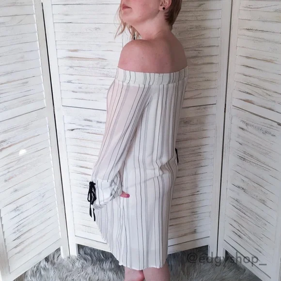 Off the Shoulder Striped Dress - Picture 5 of 8